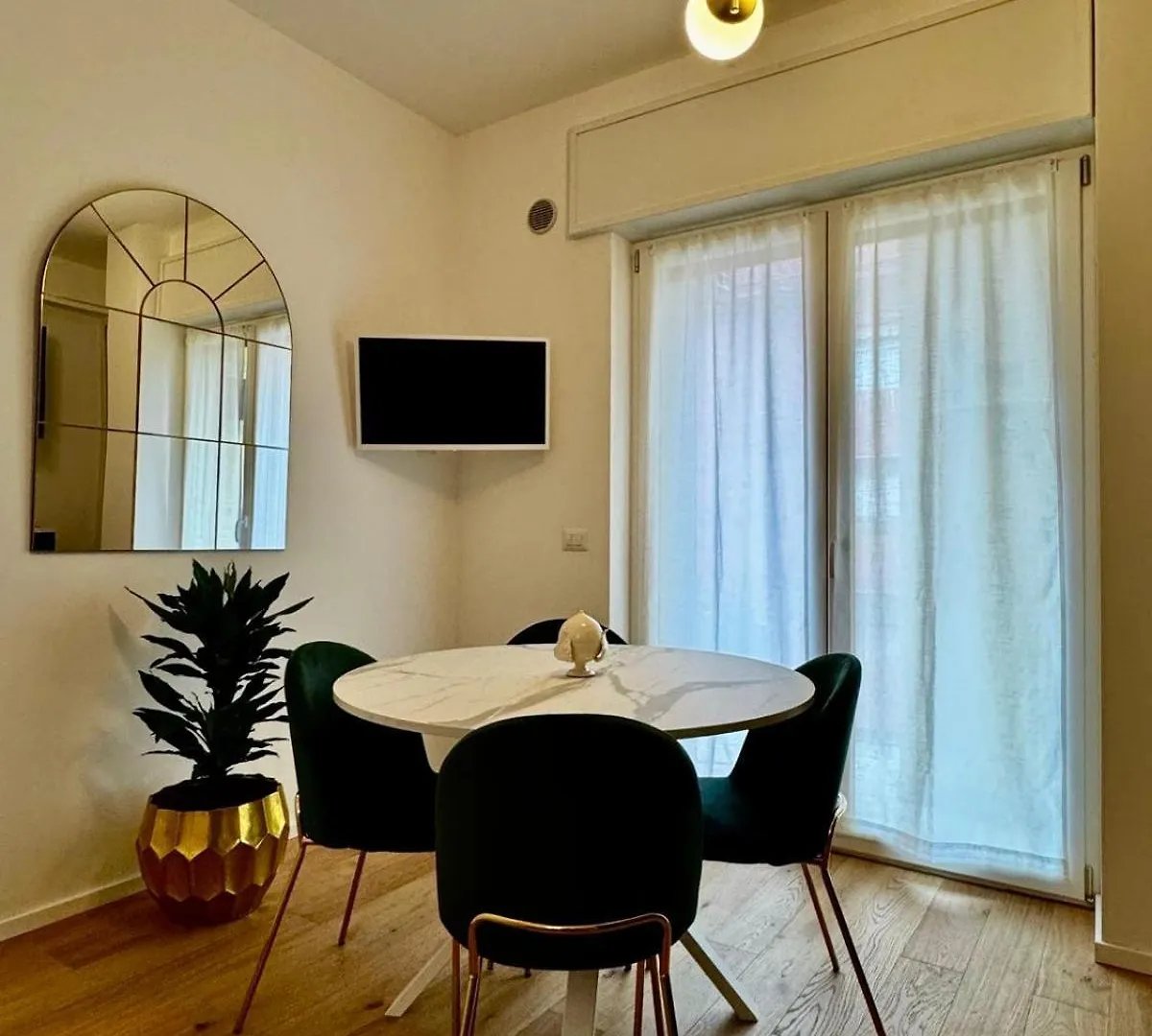 Eccelsobarese - Close To Airport Train Link Bari Guest house
